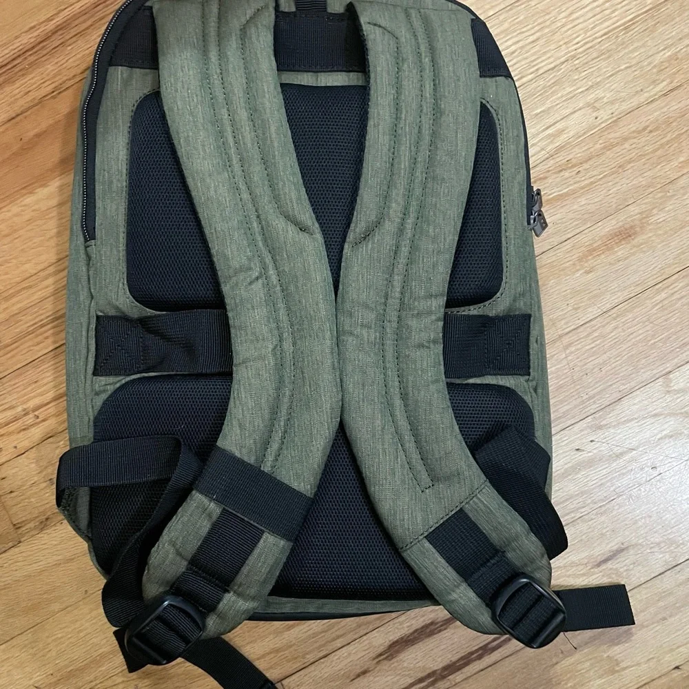 NEW Samsonite Business Modern Utlility Backpack- Olive- NWT
